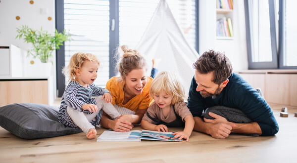 Familienlesungen in der kubi Familienlesungen mit PapaTom Lessmore in der kubi