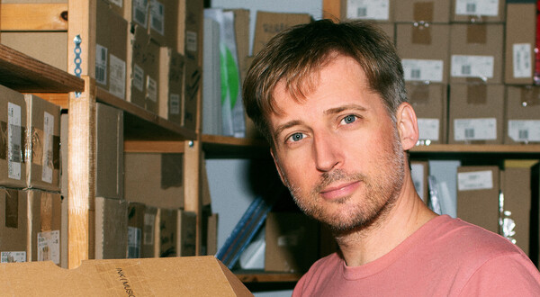 Hannes Löw - Vortragender bei der Lesung Unnützes Musikwissen in der kubi an der FH Kufstein Tirol Hannes Löw, Vortragender bei der Lesung Unnützes Musikwissen in der kubi an der FH Kufstein Tirol