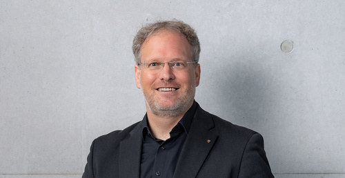 Christian Huber - Studiengangsleiter Bachelor Energie- & Nachhaltigkeitsmanagement, Facility Management & Immobilienwirtschaft / Master Energie- & Nachhaltigkeitsmanagement, Facility- & Immobilienmanagement / Institut für Sustain & Estate | © FH Kufstein Tirol Christian Huber, Studiengangsleiter Bachelor Energie- & Nachhaltigkeitsmanagement, Facility Management & Immobilienwirtschaft / Master Energie- & Nachhaltigkeitsmanagement, Facility- & Immobilienmanagement / Institut für Sustain & Estate | © FH Kufstein Tirol