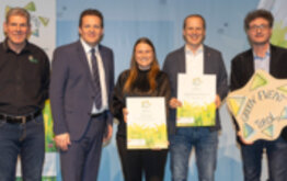The ceremonial awarding of the Green Events Tirol Location certificate took place in the historic Innsbruck Landhaus by Climate Protection Councillor René Zumtobel. From left to right: Michael Kneisl, Chairman of Umwelt Verein Tirol, René Zumtobel, Angela Scalet (FH Kufstein Tirol), Thomas Petzold (FH Kufstein Tirol) and Andrä Stigger, Managing Director of Klimabündnis Tirol.